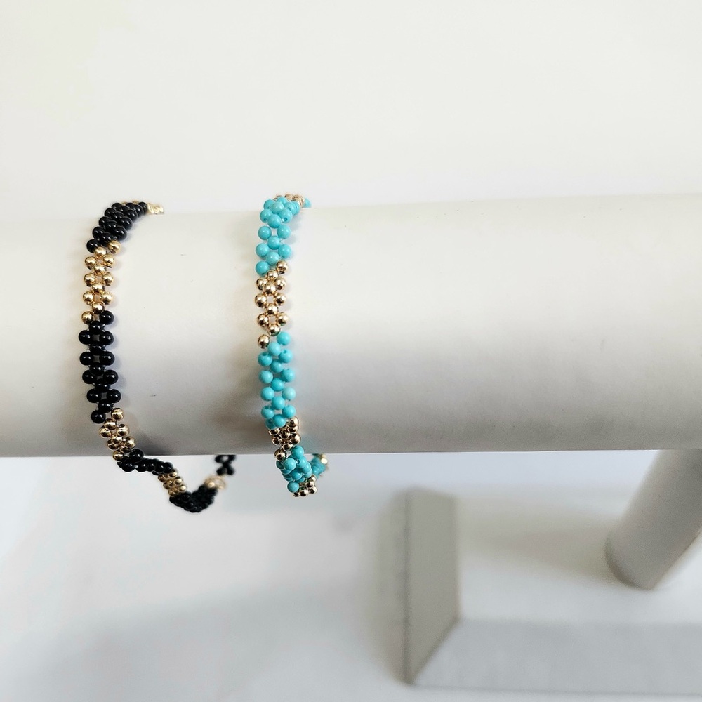 Onyx & 18k Yellow Gold Needlepoint Bracelet - Picture 5 of 5